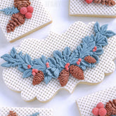 CHRISTMAS PINE CONE AND HOLY LEAF GARLAND MOULD