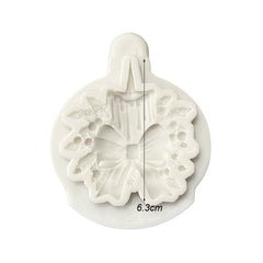 CHRISTMAS CANDLE WITH WREATH AND RIBBON MOULD