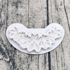 CHRISTMAS PINE CONE AND HOLY LEAF GARLAND MOULD