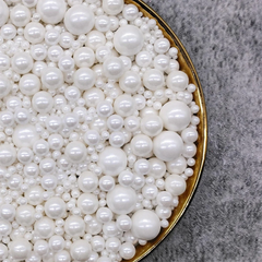 MIXED SIZES WHITE SUGAR PEARLS 125 GMS