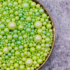 MIXED SIZES GREEN SUGAR PEARLS 125 GMS