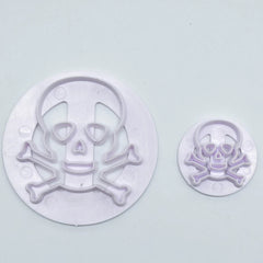 HALLOWEEN DANGER SYMBOL PLASTIC CUTTER SET 2 PCS