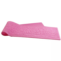 SCALLOPED LEAFY SCROLL LACE MAT