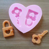 MINI LOCK AND KEY WITH LOVE HEARTS MOULD