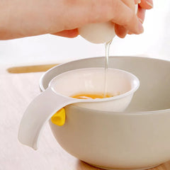 EGG SEPARATOR WITH HOLDING PEG