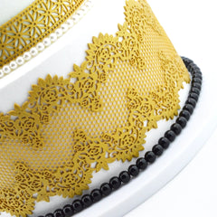 FLOWERS WITH MESH CAKE LACE MAT (SCALLOPED)