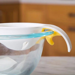 EGG SEPARATOR WITH HOLDING PEG