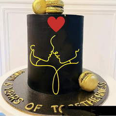 COUPLE ABOUT TO KISS CAKE CHARM TOPPER