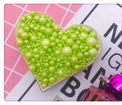 MIXED SIZES GREEN SUGAR PEARLS 125 GMS