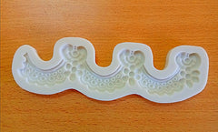 THIN DRAPES LACE WITH PEARLS MOULD