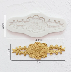 LARGE FLOWER CENTER WITH SCROLL BORDER MOULD