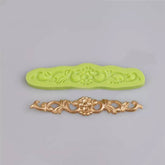 FLOWER CENTER WITH SCROLL BORDER MOULD