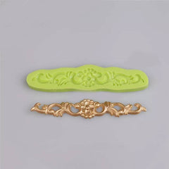 FLOWER CENTER WITH SCROLL BORDER MOULD