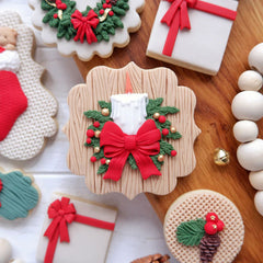 CHRISTMAS CANDLE WITH WREATH AND RIBBON MOULD