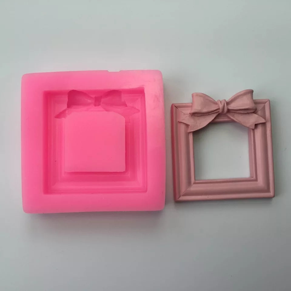 MINI SQUARE FRAME WITH BOW MOULD