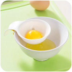 EGG SEPARATOR WITH HOLDING PEG