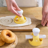 DOUGHNUT CUTTER WITH DIPPER