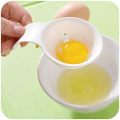 EGG SEPARATOR WITH HOLDING PEG