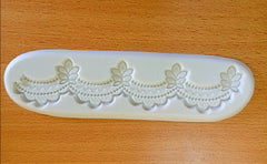 THIN DRAPES LACE WITH FLOWERS BORDER MOULD